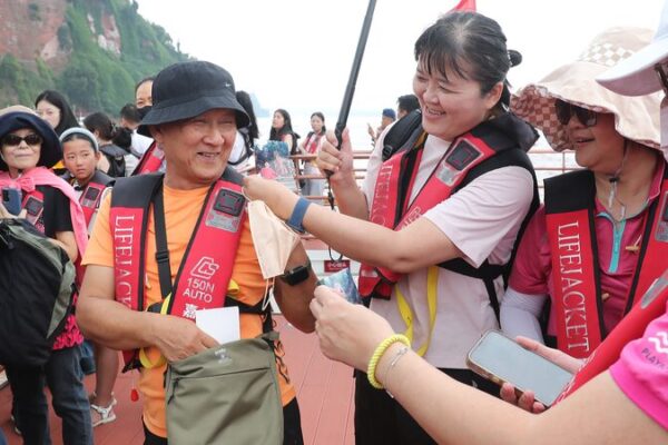 Taiwan Compatriots’ Mainland Visits Surge 70% in 2023 🌉📈 Taiwan_Compatriots__Mainland_Visits_Surge_70__in_2023___