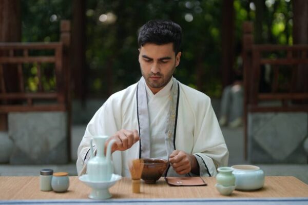 Tajik_Tea_Master_Brews_Gold_with_Ancient_Song_Dynasty_Art___ video poster