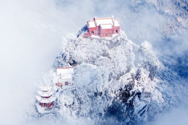 Tianzhu Mountain Transforms Into a Snowy Paradise ❄️🏔️ Tianzhu_Mountain_Transforms_Into_a_Snowy_Paradise_____