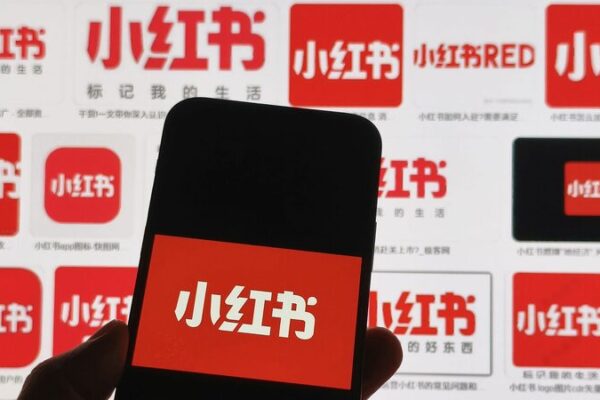 TikTok Refugees Flock to Chinese Apps Amid U.S. Ban 🚀📱 TikTok_Refugees_Flock_to_Chinese_Apps_Amid_U_S__Ban___