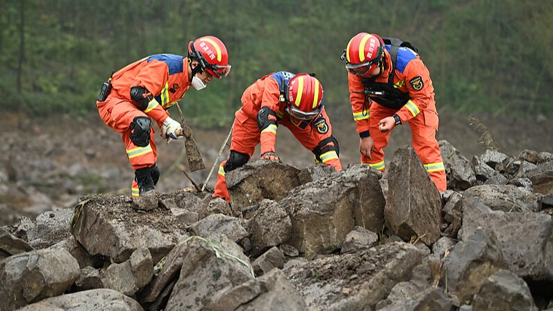 Tragic_Sichuan_Landslide__One_Dead__Dozens_Missing____ video poster