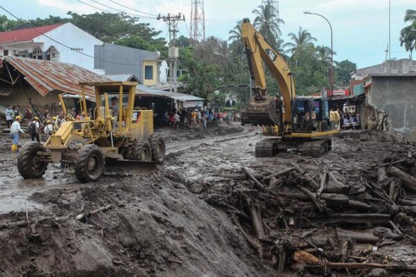 Tragic Weekend: Indonesia Floods Claim 52 Lives, 17 Still Missing Tragic_Weekend__Indonesia_Floods_Claim_52_Lives__17_Still_Missing