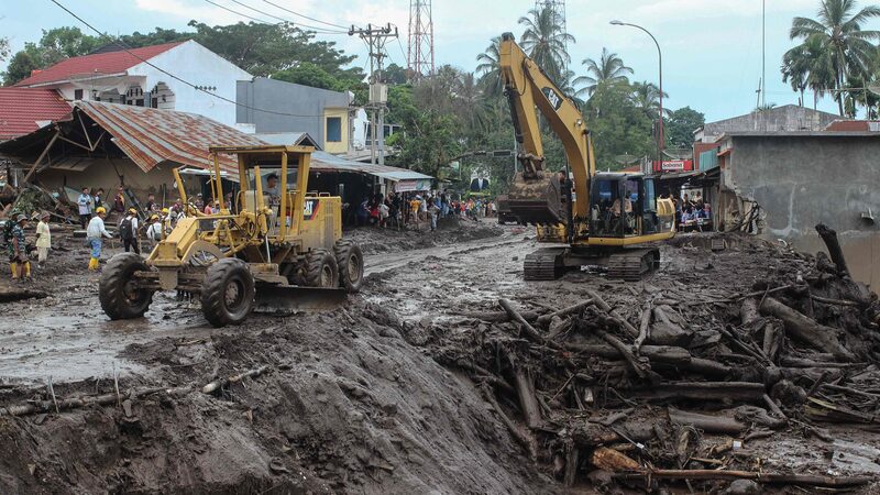 Tragic_Weekend__Indonesia_Floods_Claim_52_Lives__17_Still_Missing - 🌍NewspaperAmigo – Your Global News Buddy 🗞️ Tragic_Weekend__Indonesia_Floods_Claim_52_Lives__17_Still_Missing