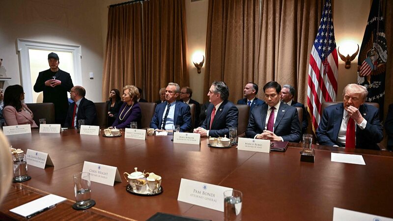 Trump___Musk_Push_Federal_Layoffs__What_s_Next_for_US_Workers____