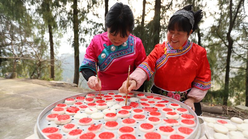 Tujia_New_Year_Cake_Tradition_Lights_Up_Guizhou___ - 🌍NewspaperAmigo – Your Global News Buddy 🗞️ Tujia_New_Year_Cake_Tradition_Lights_Up_Guizhou___