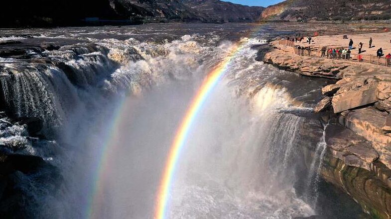 Twin_Rainbows_Paint_Hukou_Waterfall_in_Double_Happiness___