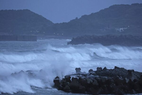Typhoon Shanshan Hits Kyushu: Japan on High Alert 🚨🌪️ Typhoon_Shanshan_Hits_Kyushu__Japan_on_High_Alert____