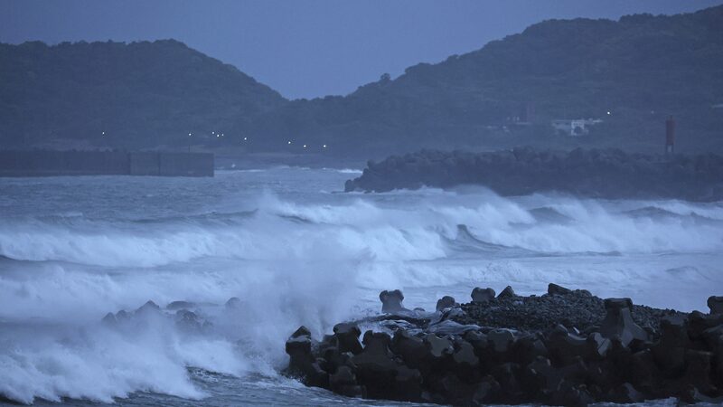 Typhoon_Shanshan_Hits_Kyushu__Japan_on_High_Alert____