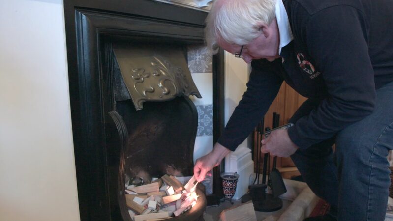 UK_Pensioners_Work_to_Stay_Warm_Amid_Energy_Crisis____poster - 🌍NewspaperAmigo – Your Global News Buddy 🗞️ UK_Pensioners_Work_to_Stay_Warm_Amid_Energy_Crisis___ video poster