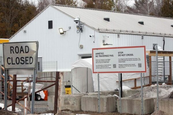 🚨 U.S.-Canada Border Sees Spike in Illegal Goods & Entry Attempts 🌐 __U_S__Canada_Border_Sees_Spike_in_Illegal_Goods___Entry_Attempts__
