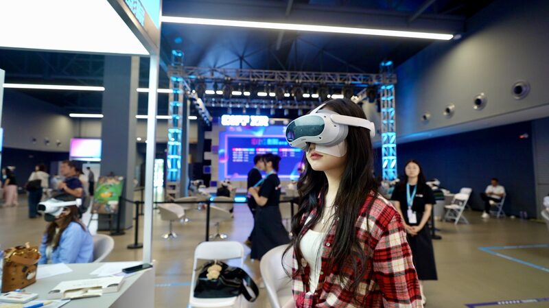 VR_Cinema_Revolution__Shanghai_Film_Fest_Pushes_Immersive_Boundaries___ video poster