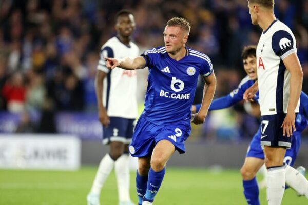 Vardy Strikes Again! Leicester Holds Spurs in Premier League Comeback 🏟️⚽ Vardy_Strikes_Again__Leicester_Holds_Spurs_in_Premier_League_Comeback____