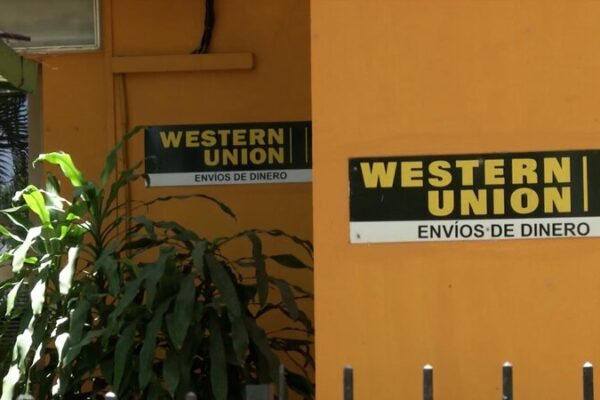 ___Western_Union_Stops_Transfers_to_Cuba__Affecting_Many_Families video poster