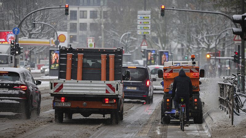 Winter Chaos in Southern Germany: Munich Airport Halts Operations Winter_Chaos_in_Southern_Germany__Munich_Airport_Halts_Operations video poster