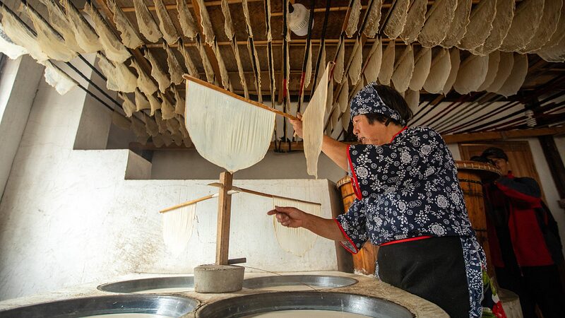 Winter_Traditions__Crafting_Delicate_Soy_Skins_in_Jinhua