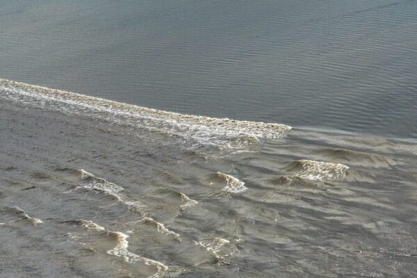 Witness the Mighty Tides of Qiantang River 🌊✨ Witness_the_Mighty_Tides_of_Qiantang_River___ video poster