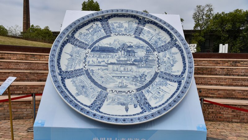 World_s_Largest_Porcelain_Plate_Unveiled_in_Jingdezhen___ - 🌍NewspaperAmigo – Your Global News Buddy 🗞️ World_s_Largest_Porcelain_Plate_Unveiled_in_Jingdezhen___