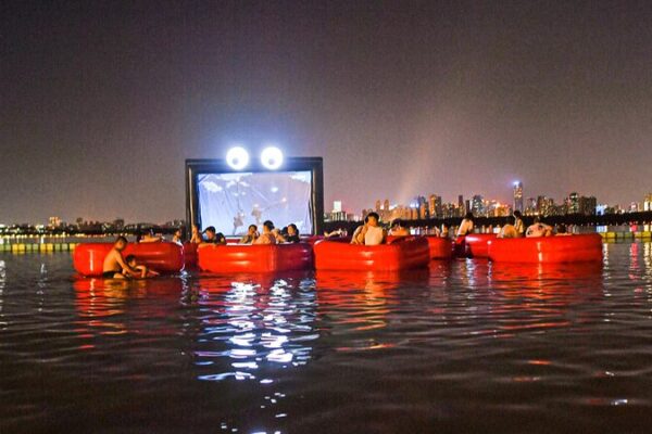 Wuhan Debuts Asia’s First Floating Movie Theater 🎬🌊 Wuhan_Debuts_Asia_s_First_Floating_Movie_Theater___