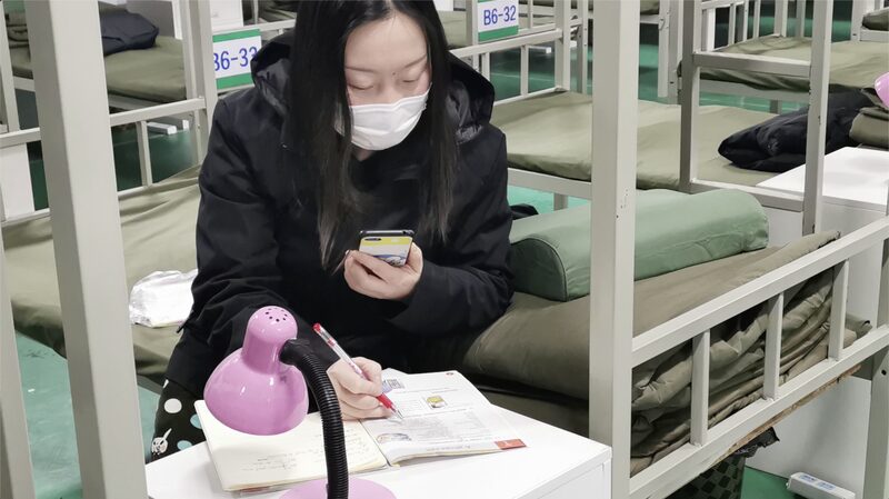 Wuhan_Teacher_Inspires_Students_by_Teaching_from_Hospital_Amid_COVID_19 - 🌍NewspaperAmigo – Your Global News Buddy 🗞️ Wuhan_Teacher_Inspires_Students_by_Teaching_from_Hospital_Amid_COVID_19