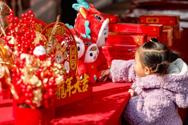 Wuhan’s Lunar Markets Spark Festive Frenzy 🏮✨ Wuhan_s_Lunar_Markets_Spark_Festive_Frenzy___