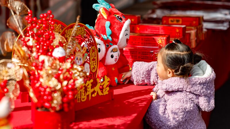 Wuhan_s_Lunar_Markets_Spark_Festive_Frenzy___