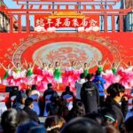 Wuhan_s_Maomiaoji_Temple_Fair_Lights_Up_the_New_Year__