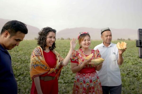 Xinjiang’s Silk Road Legacy: Where Camels Meet Livestreams 🌐✨ Xinjiang_s_Silk_Road_Legacy__Where_Camels_Meet_Livestreams___ video poster