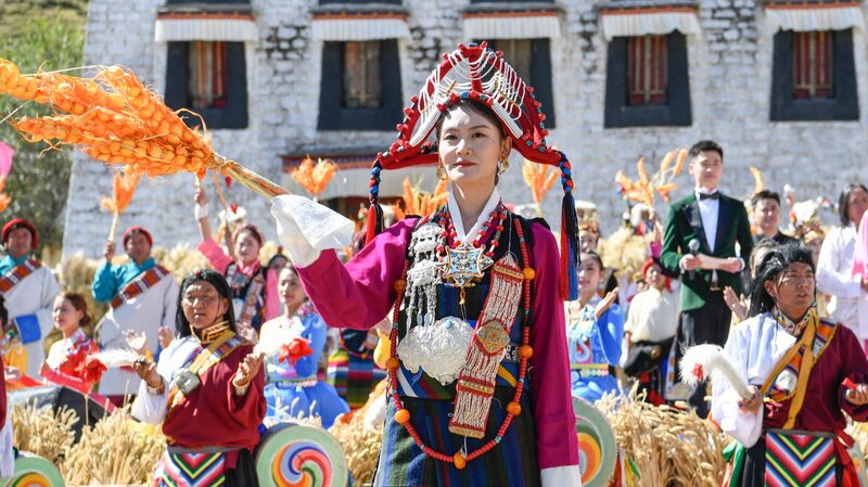 __Xizang_Farmers_Celebrate_Bountiful_Harvest_with_Vibrant_Festivals__