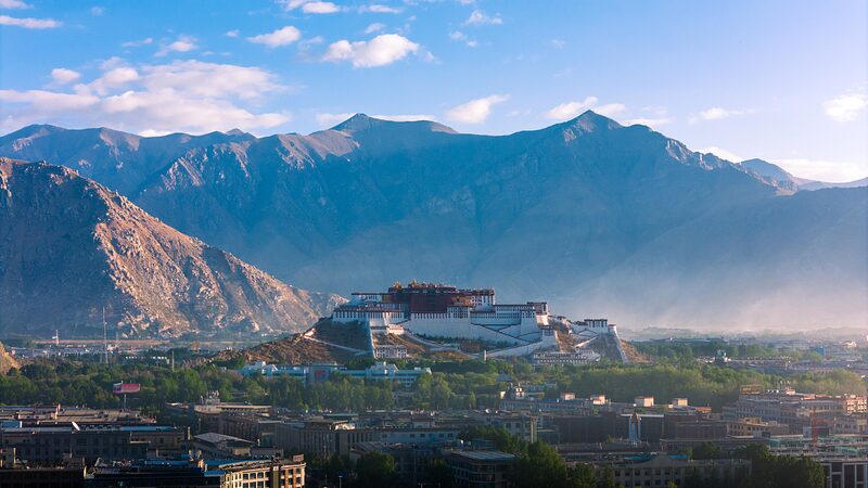 Xizang_s_Rise__Debunking_Myths_Amidst_Progress__