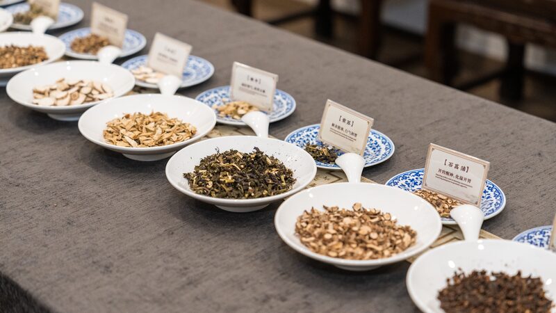 Young_Chinese_Embrace_Traditional_Medicine_for_a_Healthier_Lifestyle___ - 🌍NewspaperAmigo – Your Global News Buddy 🗞️ Young_Chinese_Embrace_Traditional_Medicine_for_a_Healthier_Lifestyle___