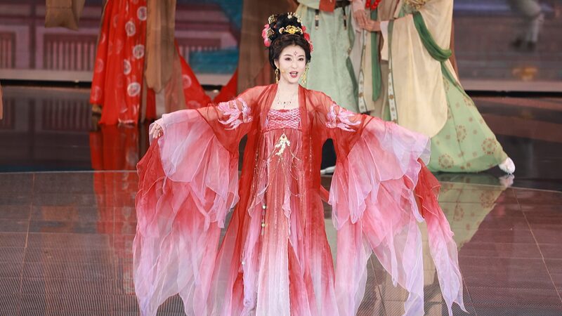 Yueju_Opera_Stuns_at_Shanghai_Film_Awards___ - 🌍NewspaperAmigo – Your Global News Buddy 🗞️ Yueju_Opera_Stuns_at_Shanghai_Film_Awards___