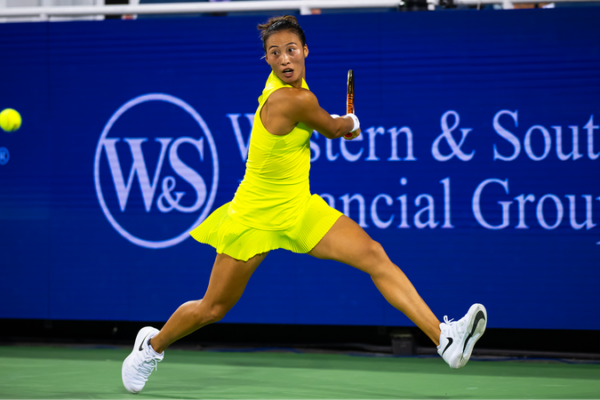 Zheng Qinwen’s Rollercoaster Day in Cincinnati 🌧️🎾 Zheng_Qinwen_s_Rollercoaster_Day_in_Cincinnati____