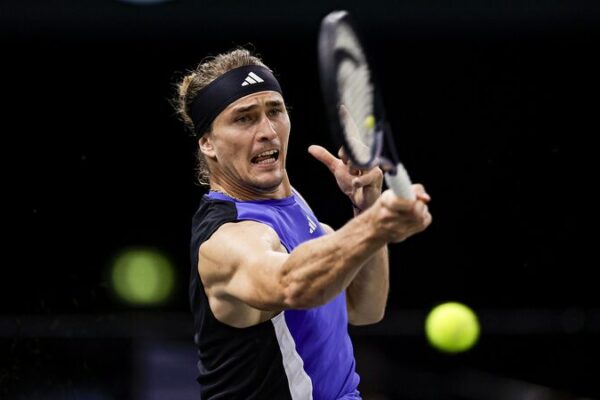 Zverev Ends Tsitsipas’ ATP Finals Dream in Paris Masters 🎾💥 Zverev_Ends_Tsitsipas__ATP_Finals_Dream_in_Paris_Masters___