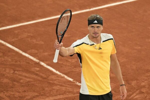 Zverev and Djokovic Rally to Reach French Open’s Thrilling 4th Round 🎾🔥 Zverev_and_Djokovic_Rally_to_Reach_French_Open_s_Thrilling_4th_Round___