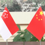 02HAEJ8H9589L4MCT1OB - 🌍NewspaperAmigo – Your Global News Buddy 🗞️ China & Singapore Boost Ties in High-Level Talks 🔥🤝