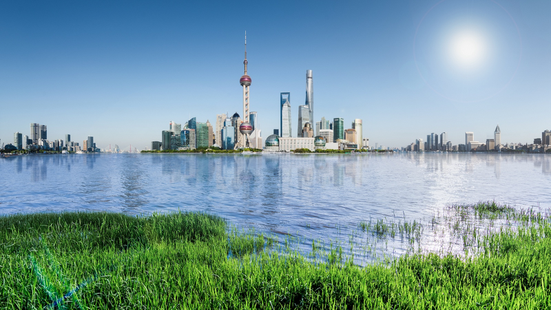 Shanghai Cracks Down on ‘Walking Smoke’ 🚭🌆 Shanghai Cracks Down on 'Walking Smoke' 🚭🌆