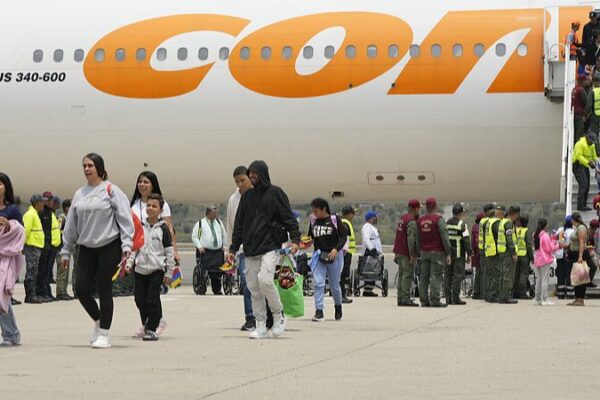 Live: U.S. Deports Venezuelan Migrants as Flights Land 🛬🇻🇪 Live: U.S. Deports Venezuelan Migrants as Flights Land 🛬🇻🇪