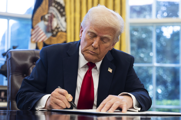 Trump Slaps 25% Tariffs on Imported Cars, Sparks Global Trade Tensions ππ Trump Slaps 25% Tariffs on Imported Cars, Sparks Global Trade Tensions ππ