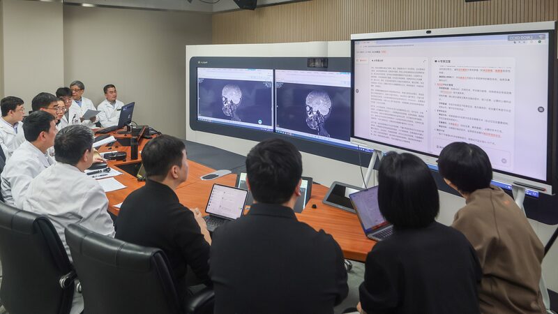 AI_Revolutionizes_Healthcare_in_China__A_Peek_Into_Shenzhen_s_Smart_Hospitals___ - 🌍NewspaperAmigo – Your Global News Buddy 🗞️ AI_Revolutionizes_Healthcare_in_China__A_Peek_Into_Shenzhen_s_Smart_Hospitals___