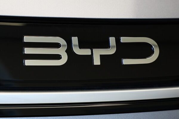 BYD Breaks Barriers With 1 MW ‘Fill-Up Speed’ EV Battery ⚡🚗 BYD_Breaks_Barriers_With_1_MW__Fill_Up_Speed__EV_Battery___