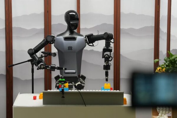 🚀 Beijing Debuts World’s First Universal AI Platform ‘Huisi Kaiwu’ __Beijing_Debuts_World_s_First_Universal_AI_Platform__Huisi_Kaiwu_