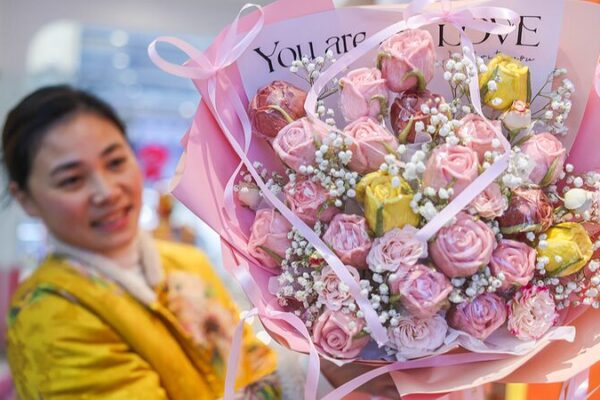 Blooming Buns: Edible Roses Light Up Women’s Day Celebrations 🌹🍥 Blooming_Buns__Edible_Roses_Light_Up_Women_s_Day_Celebrations___