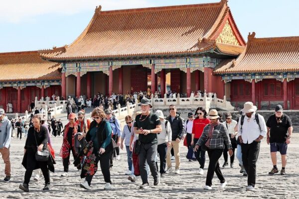 China Sees Tourist Boom 🚀 Visa-Free Policy Fuels 35% Visitor Spike China Sees Tourist Boom 🚀 Visa-Free Policy Fuels 35% Visitor Spike