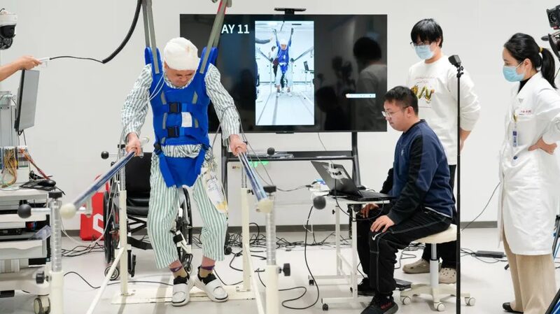 China_s_Brain_Spine_Tech_Helps_Paralyzed_Patient_Walk___