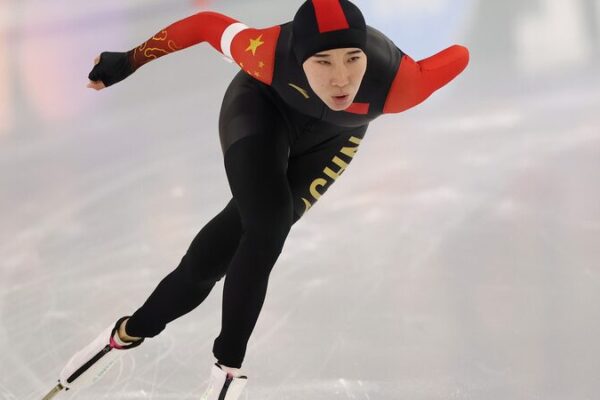 Chinese_Speed_Skaters_Han___Ning_Shine_with_Bronze_Medals____