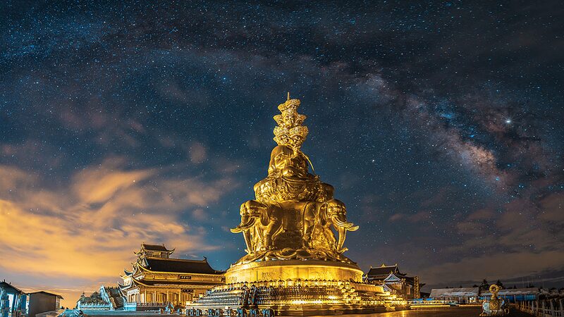Mount_Emei_s_Golden_Summit__Adventure_Awaits_in_China_s_Southwest