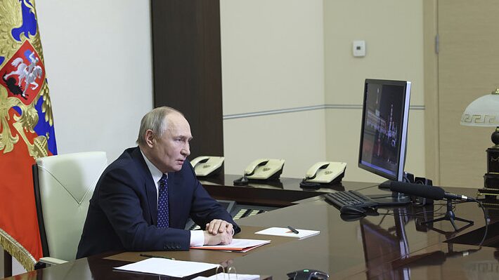 Putin_Offers_Ukrainian_Troops_Safe_Surrender_Amid_Escalating_Tensions___