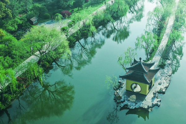 How Climate Shapes Life in China & Malaysia 🌏🌦️