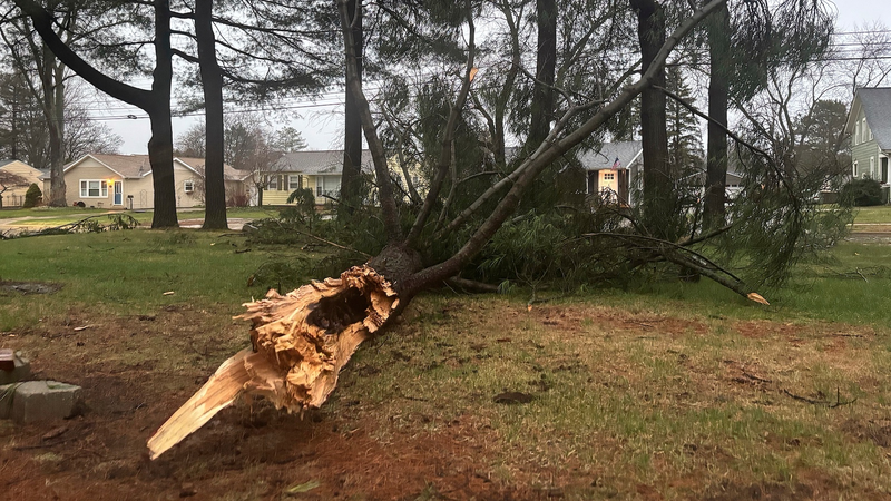 Great Lakes Power Outages as Storms Threaten Tennessee 🌪️💡