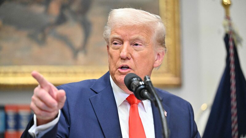 Trump’s Tariffs Shake Markets: U.S. Stocks Tumble as Mexico & Canada Hit 🚨📉 Trump_s_Tariffs_Shake_Markets__U_S__Stocks_Tumble_as_Mexico___Canada_Hit___